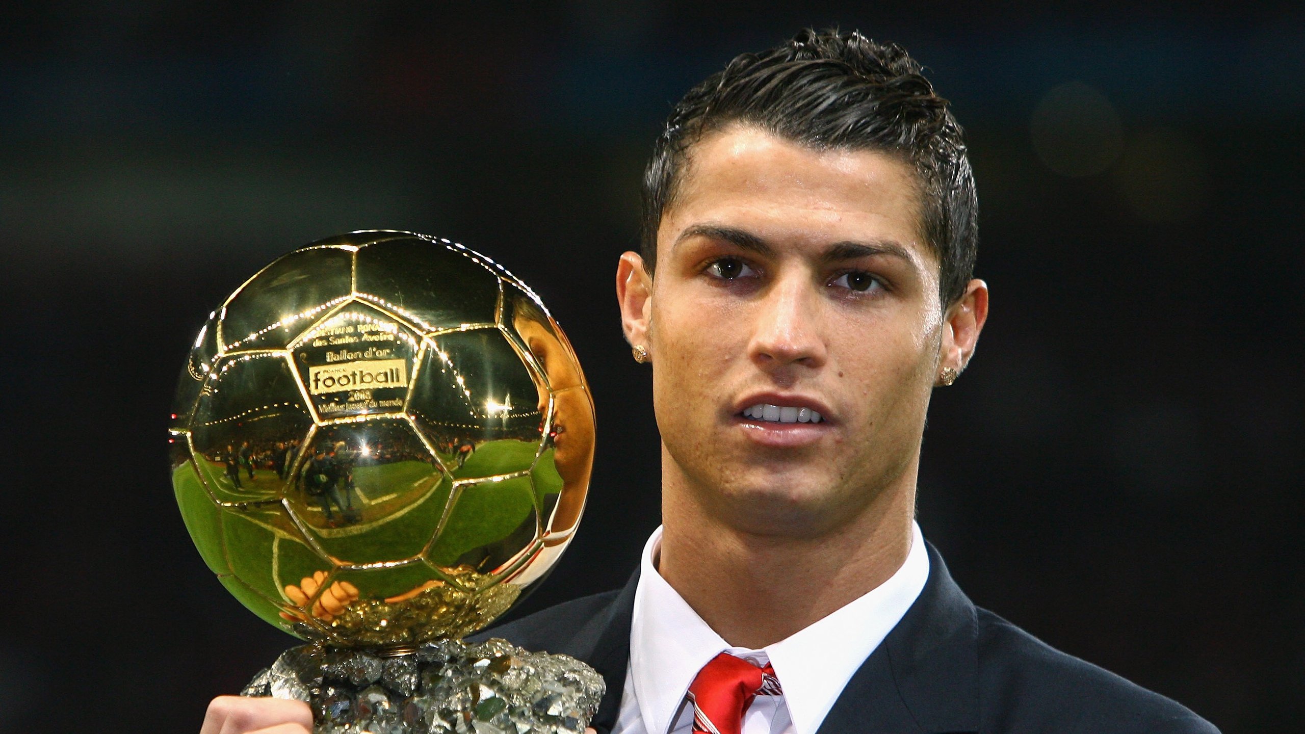 德甲拼搏精神：万众瞩目的精彩演出，德甲口号