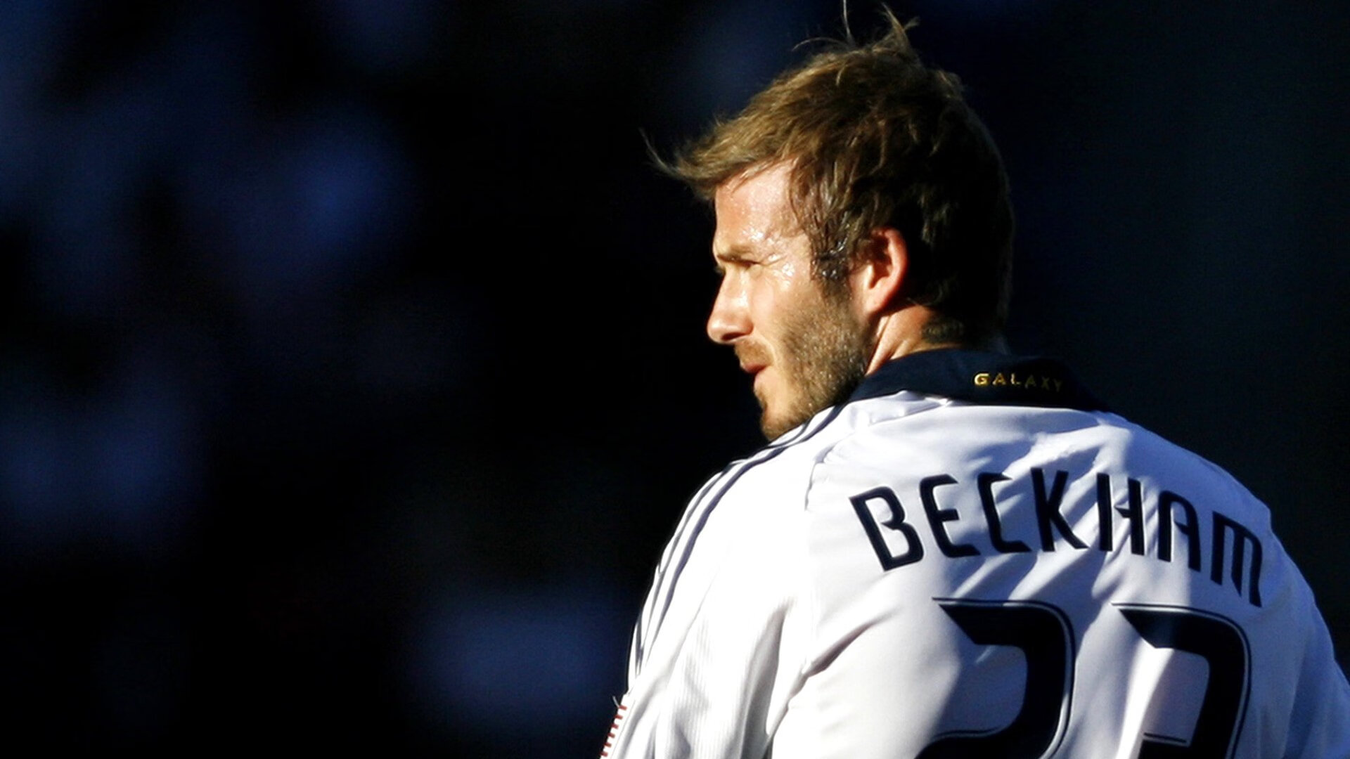 比赛后期连入两球完成逆转展示球队不屈精神,连进两球